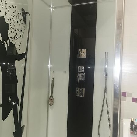 Chambre Chez L'Habitant - Room In The Owner'S Apartment Nice Bagian luar foto